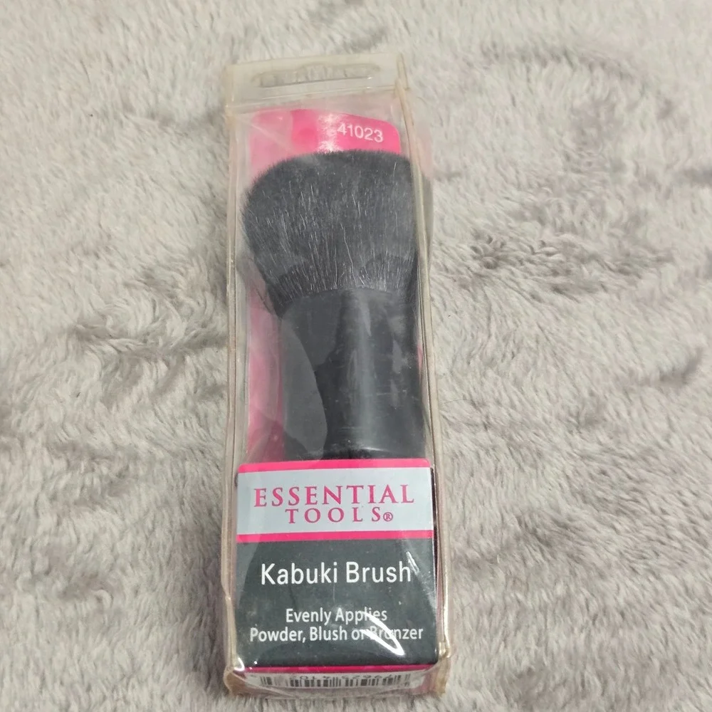 Essential Tools Kabuki Brush 41023 Black Travel Size Face Powder Blush Bronzer